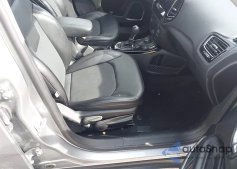 2019 Jeep Compass Altitude 4X4 z USA, uszkodzony, nr VIN 3C4NJDBB5KT593059